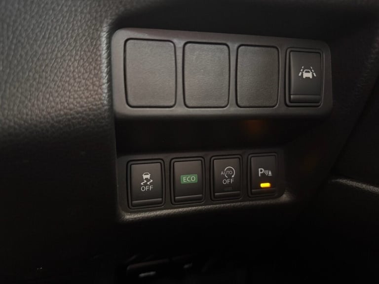 2015 Nissan Qashqai 1.2 DIG-T Tekna SUV 5dr Petrol XTRON 2WD Euro 6 (s/s) (115 ps) HATCHBACK Petr...