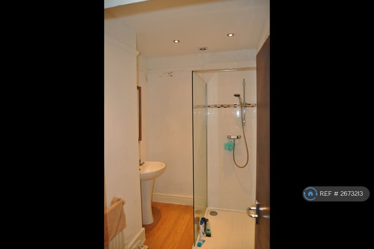 8 bedroom house in Curzon Avenue, Manchester, M14 (8 bed) (#2673213)