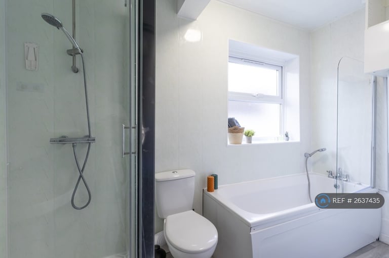 2 bedroom flat in Waverley Grove, Southsea, PO4 (2 bed) (#2637435)