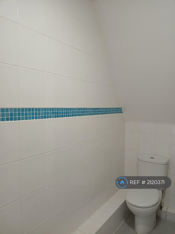 1 bedroom flat in Wessex House, Taunton, TA1 (1 bed) (#2120371)