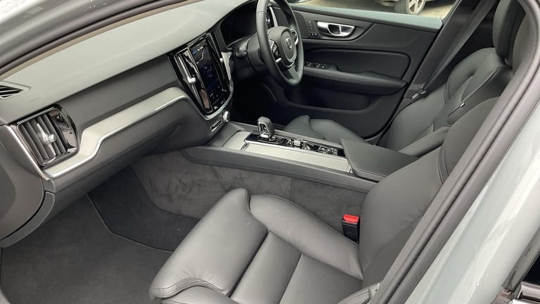 2025 Volvo V60 Plus, B4 Mild hybrid, Petrol, Dark ESTATE Petrol/Electric Hybrid Automatic