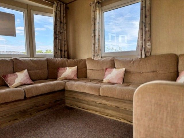 CHEAP STATIC CARAVAN FOR SALE AT BROADLAND SANDS HOLIDAY PARK - 11.5 MONTH OWNER SEASON