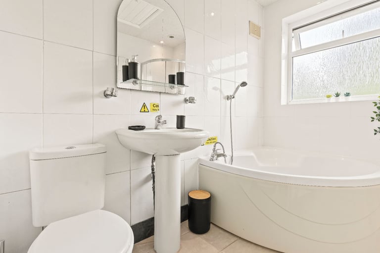 Furnished 6 BR - Parking, Monthly Stays