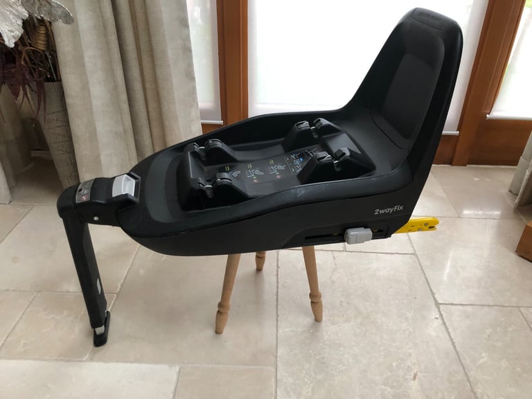 Maxi Cosi Pebble Plus Car Seat with ISO fix 2 way fix base.