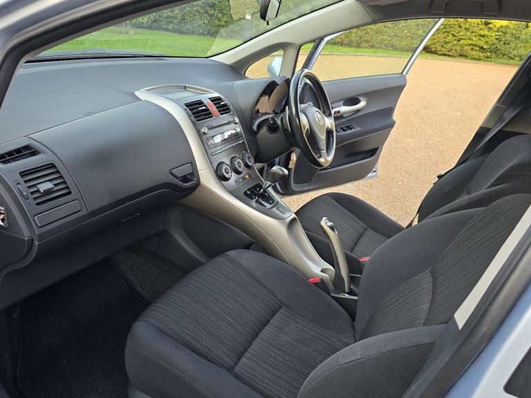 2007 Toyota Auris 1.6 Automatic VVTi TR MM 5dr . 87000 Miles . CHEAP on Fuel. GOOD Car. HATCHBACK...