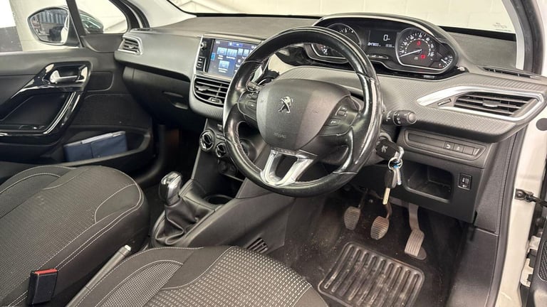 2016 Peugeot 208 1.2 PureTech 82 Allure 3dr HATCHBACK PETROL Manual