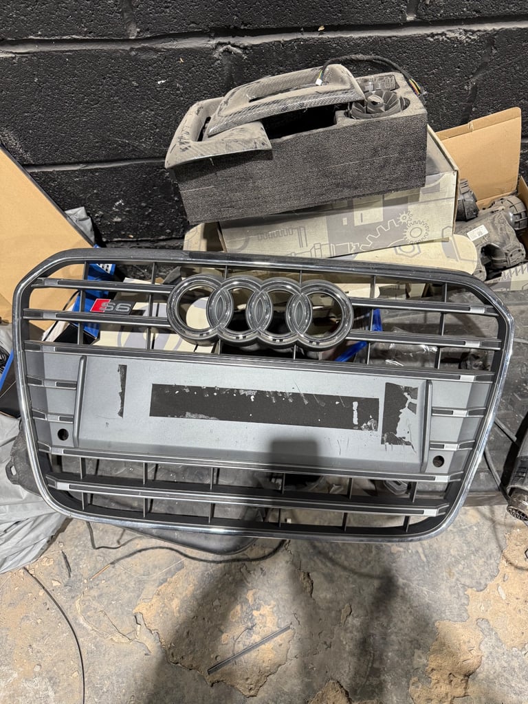 AUDI S6 GENUINE GRILL