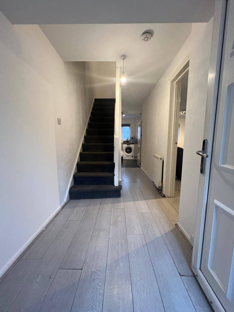 Three Bedroom House for Short to Long Term Rent in Basildon