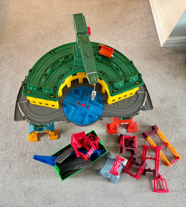 Thomas Tank Engine Super Set with Crane and Trains 