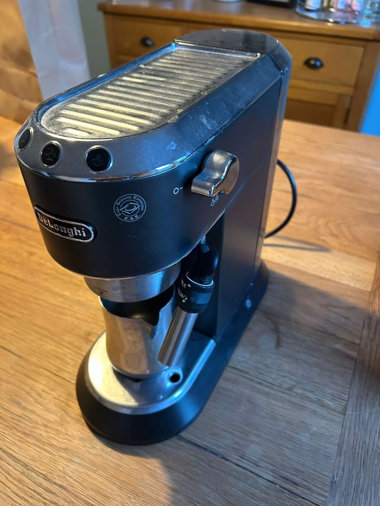 De'Longhi Dedica Style EC685 Coffee Machine.