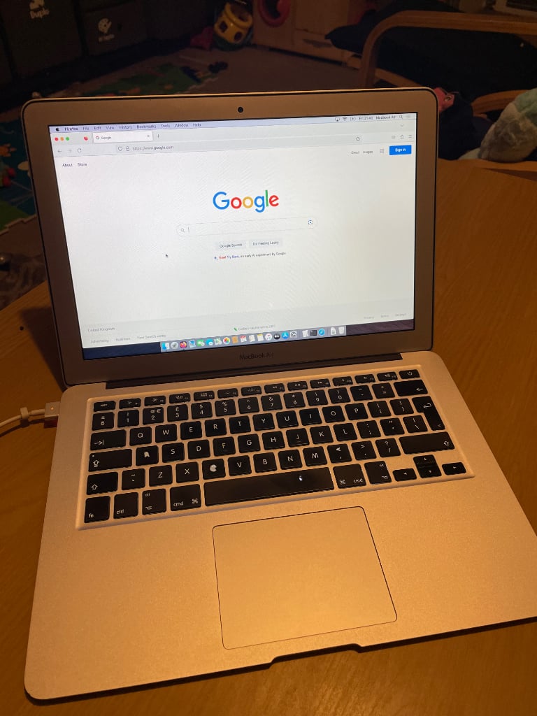 Refurbished Apple Macbook Air 13" - i5, SSD, Official Charger
