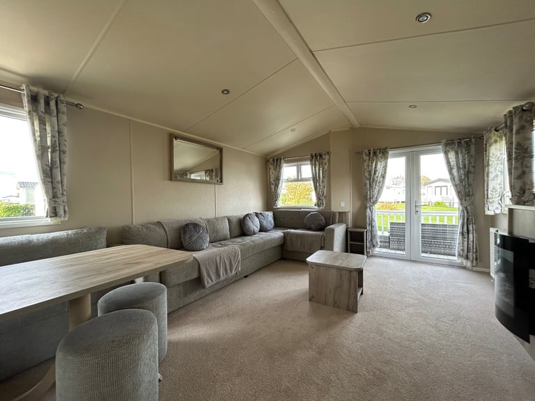 Mobile home for sale - 11.5 month season - Burgh Castle, Great Yarmouth