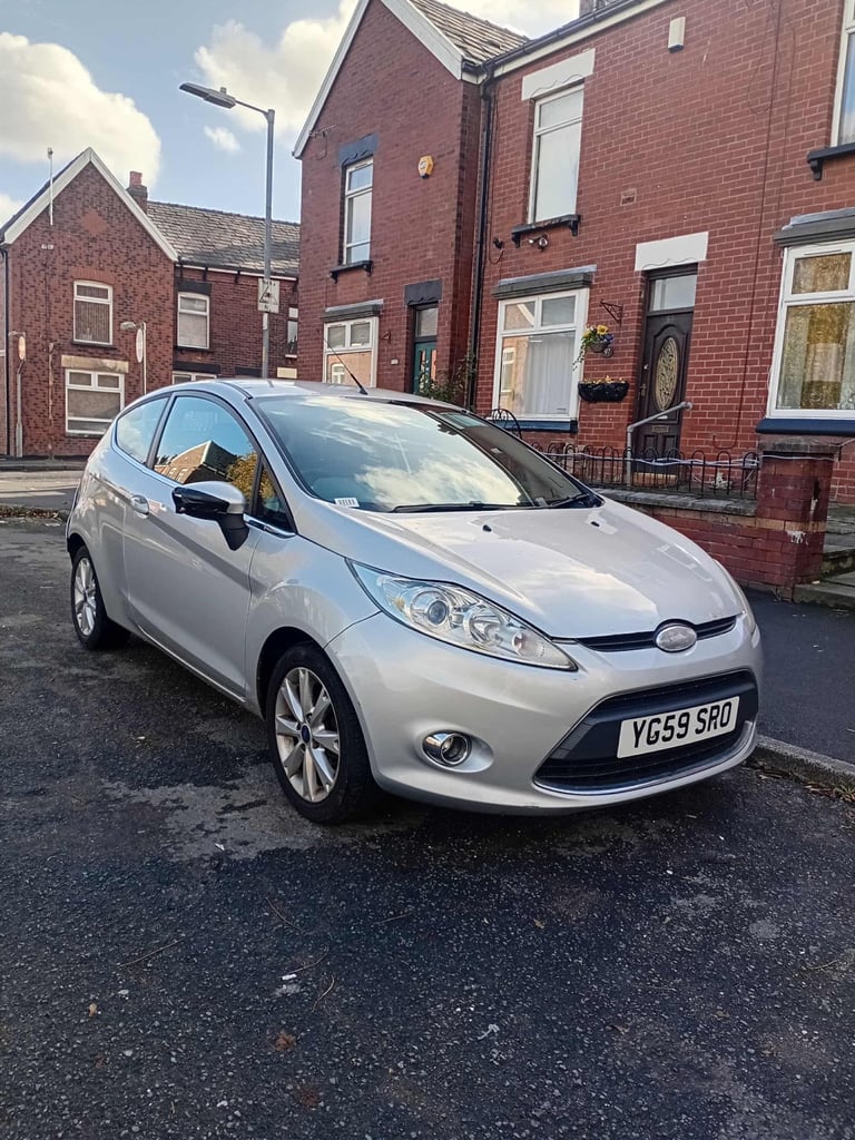 FORD FIESTA ZETEC 82