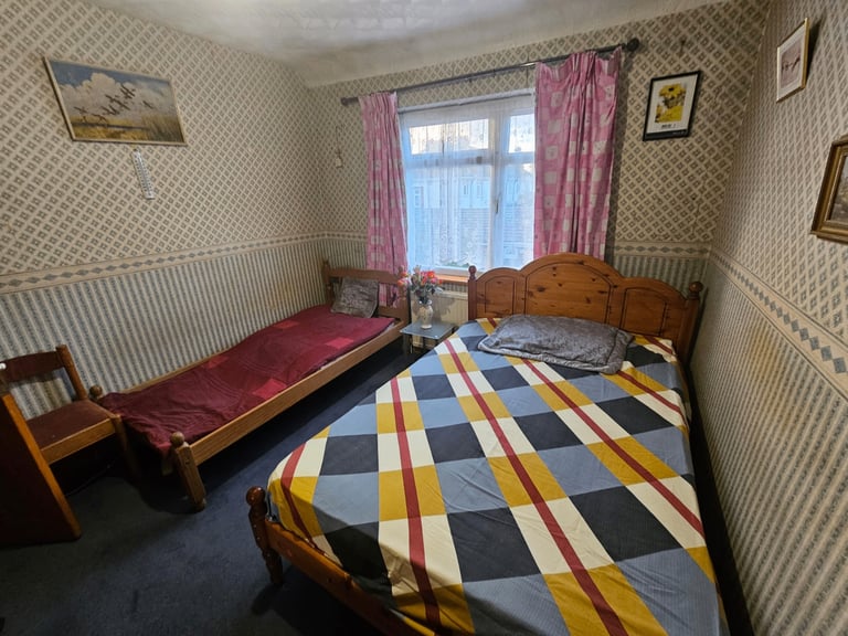 Spacious & Cosy Double Room for Rent in - SL2 5DZ