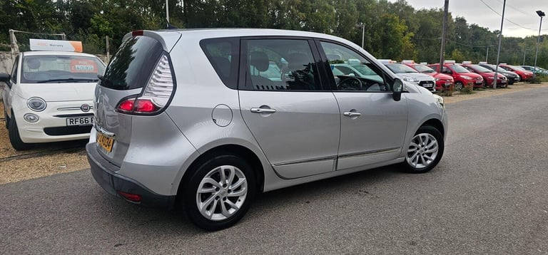 RENAULT SCENIC 1.6 Dynamique TomTom 1.6 110 2015