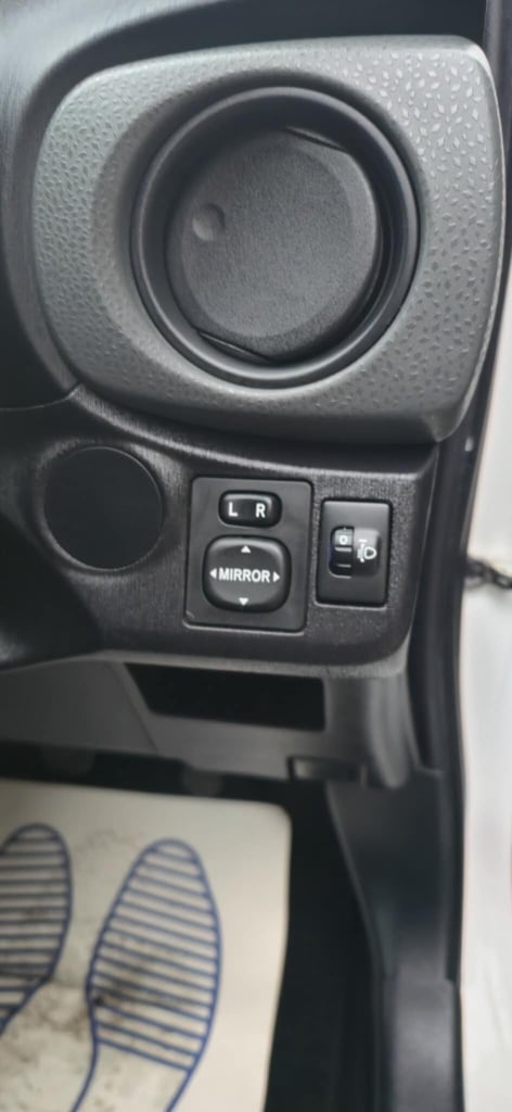 2013 Toyota Yaris 1.0 VVT-i Edition 5dr HATCHBACK Petrol Manual