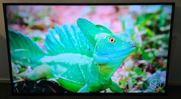 Smart TV LG 4k UHD 65 inch Fully Working order NO STAND 