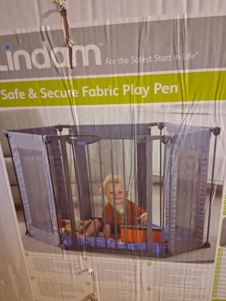 Play pen for young children 