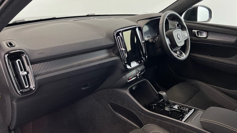 2025 Volvo XC40 Black Edition Plus, B3 Mild hybrid, Petrol (Rear Camera, BLIS) Estate Petrol Auto...