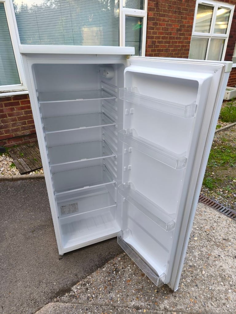 Fridge Refrigerator CURRYS 143 cm* A+ Class