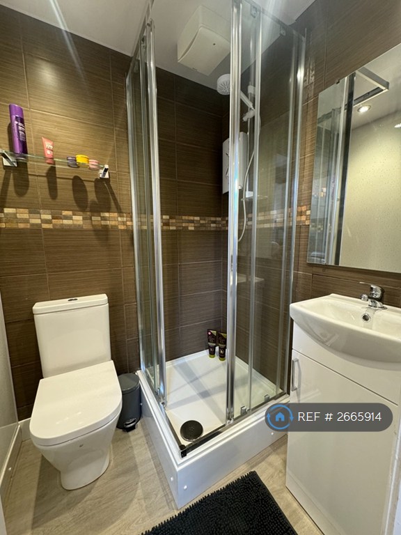 7 bedroom house in Stalbridge Avenue, Liverpool, L18 (7 bed) (#2665914)