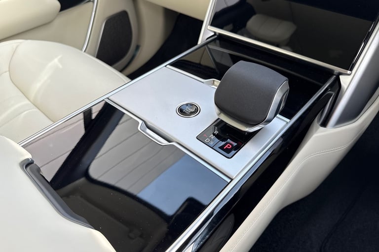 2025 Land Rover Range Rover 3.0 P460e 38.2kWh Autobiography Auto 4WD Euro 6 (s/s) 5dr SUV Automatic