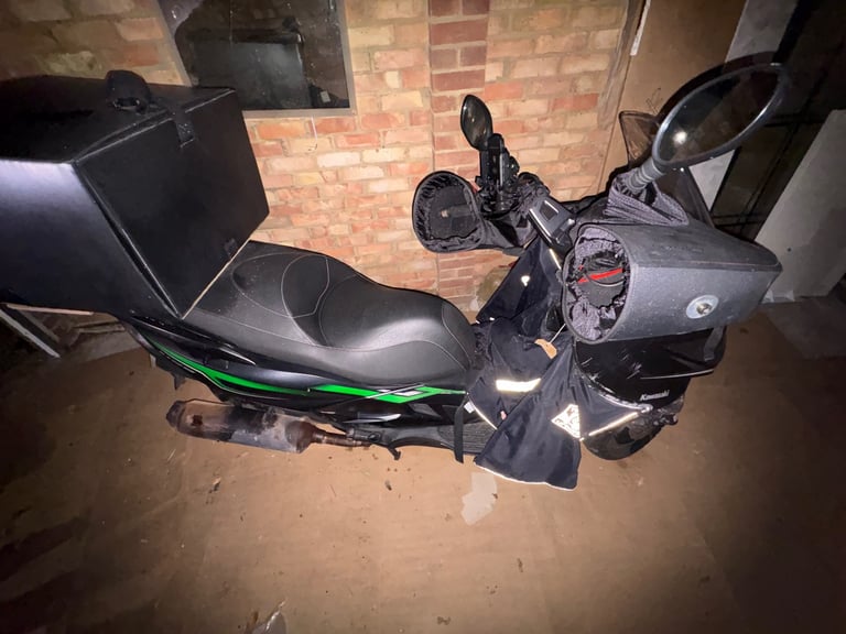 Kawasaki J125 Scooter – Spares or Repairs – Non Runner