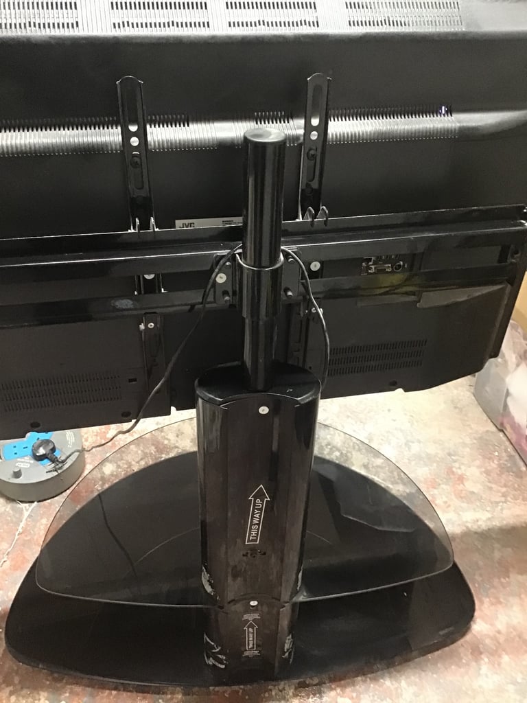 JVC TV AND BLACK GLASS STAND 