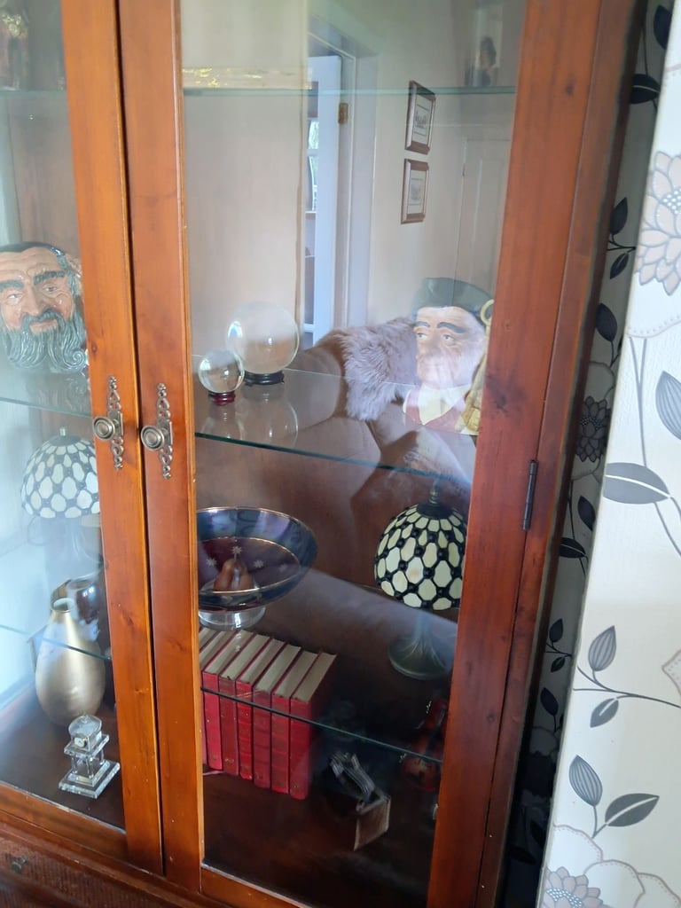 Display cabinet,