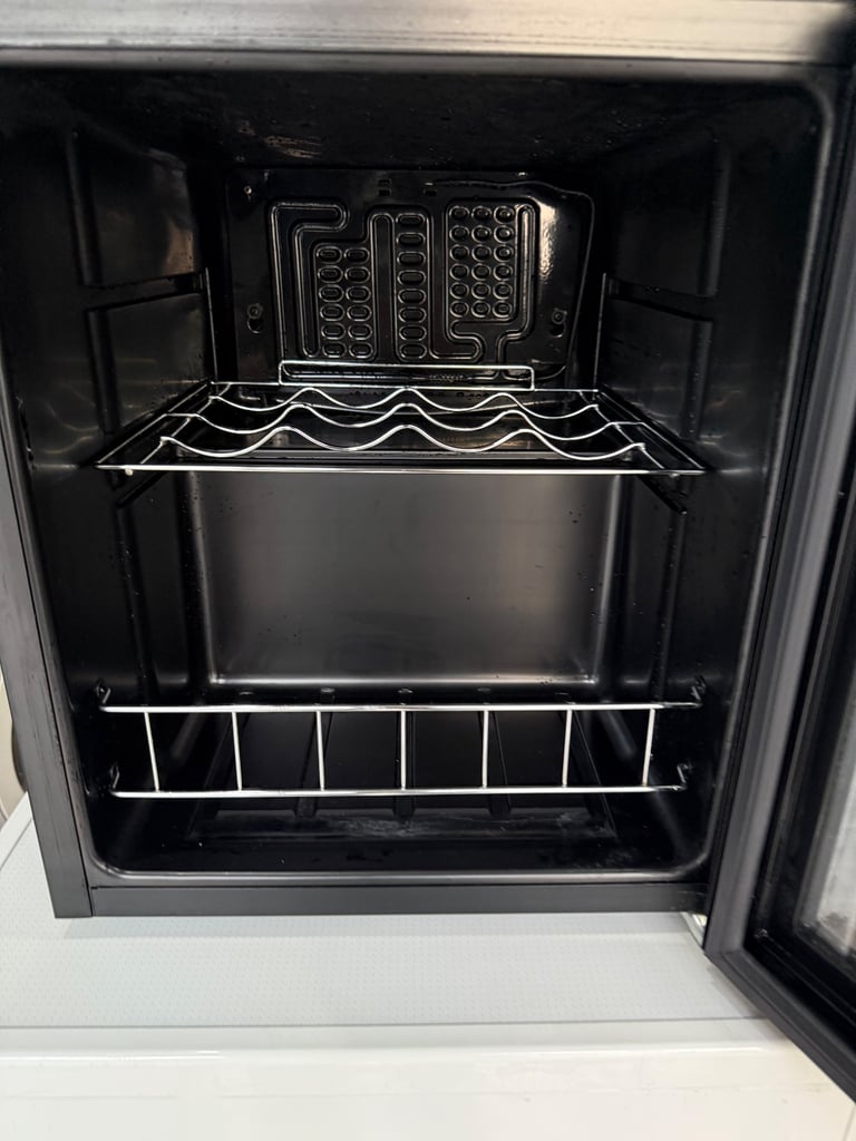 POLAR CE202 TABLE TOP NICE WINE COOLER WITH WARRANTY   