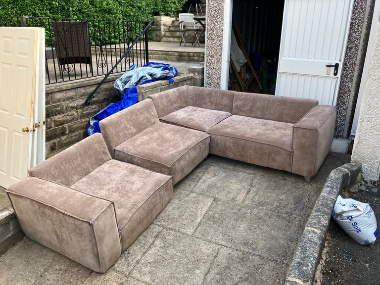 image for Large good quality corner sofa. £300