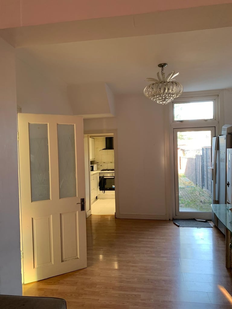 image for Three Double Bedroom House in South Norwood near Norwood Junction Station