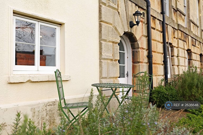 1 bedroom flat in Grove House, Bristol, BS8 (1 bed) (#2636648)