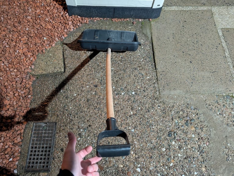 Heavy Duty Draper Driveway/Path Snow Shovel with D-Shaped Handle / FREE LOCAL DELIVERY