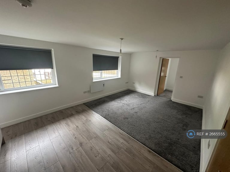 1 bedroom flat in St Georges Lodge, Stalybridge, SK15 (1 bed) (#2665555)