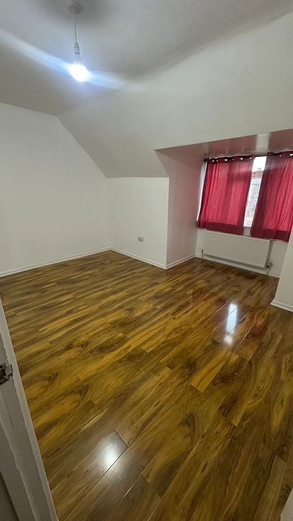 Spacious 4 bedroom house for rent in Dagenham RM9