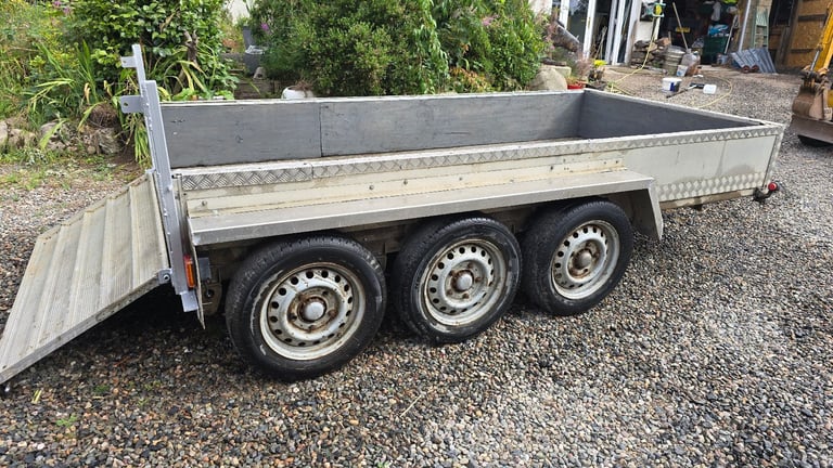 3.5 ton tri axle alum.trailer