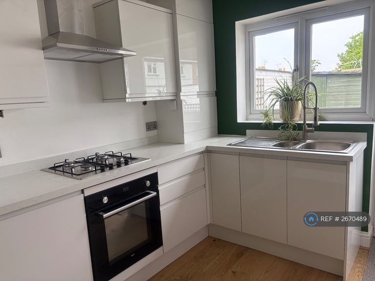 2 bedroom house in Hewlett Road, Cheltenham, GL52 (2 bed) (#2670489)