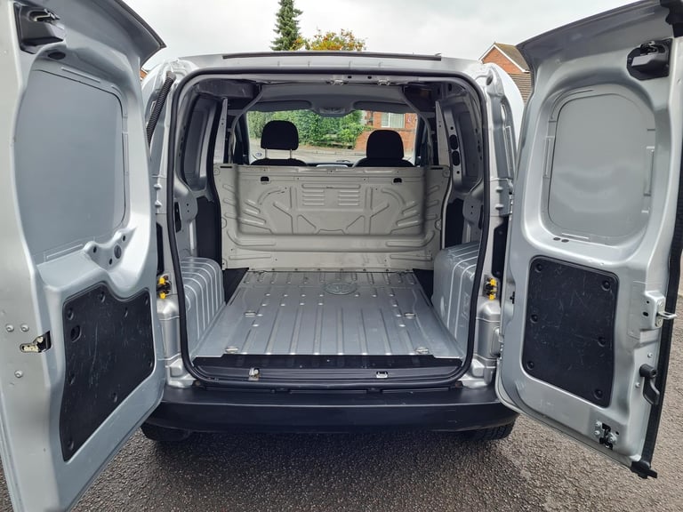 September 2017 Peugeot Bipper Professional Hdi Diesel Only Covered 84000 Miles From New  