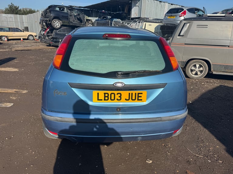 Ford focus mk1 2 door 1.8 petrol 2003 blue BREAKING FOR PARTS 