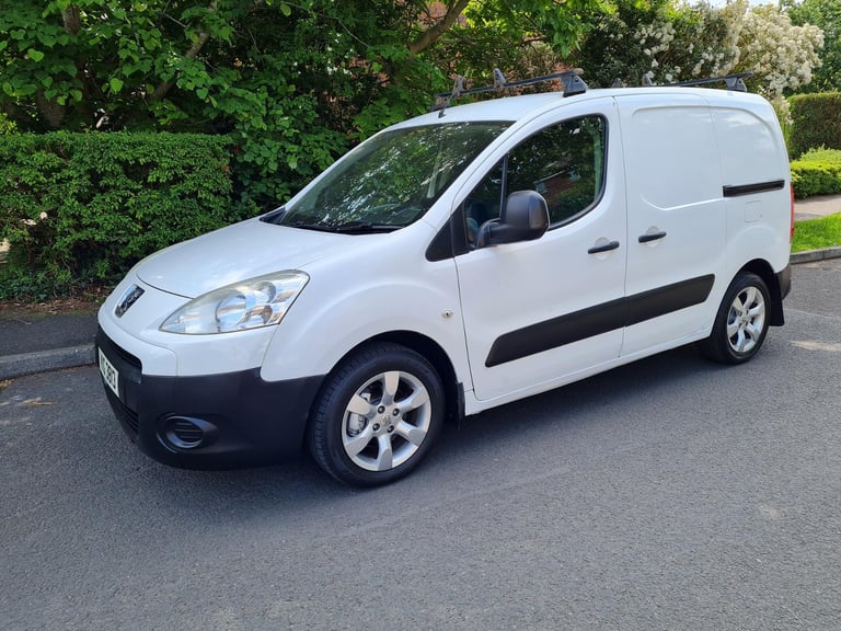 Three Front Seats Side Door Very Clesn 2012 Peugeot Parrtner HDI Diesel Tow Bar Roof Rack