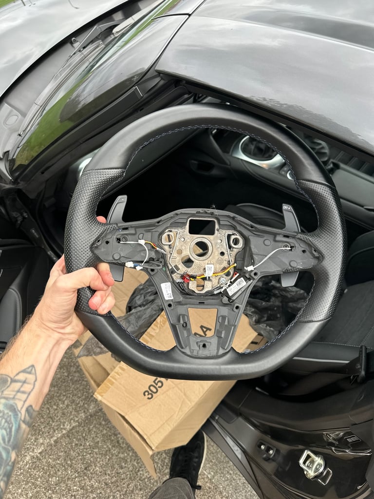 Golf r mk8 steering wheel, just need front and airbag 