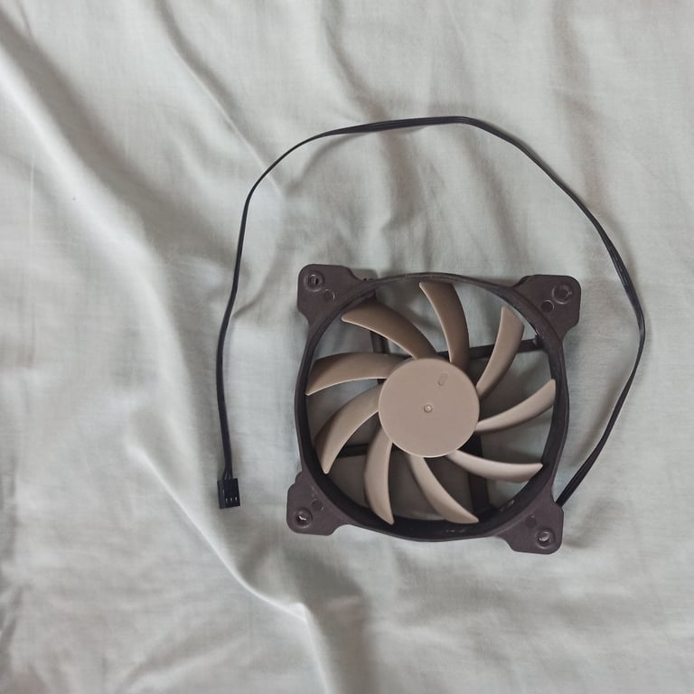 Corsair 120 mm fan for desktop pc 3 pin