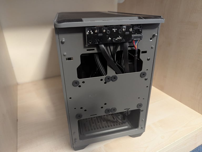 Gaming PC; Ryzen 7, RX 7000, 32 Gb Ram, 1TB SSD.