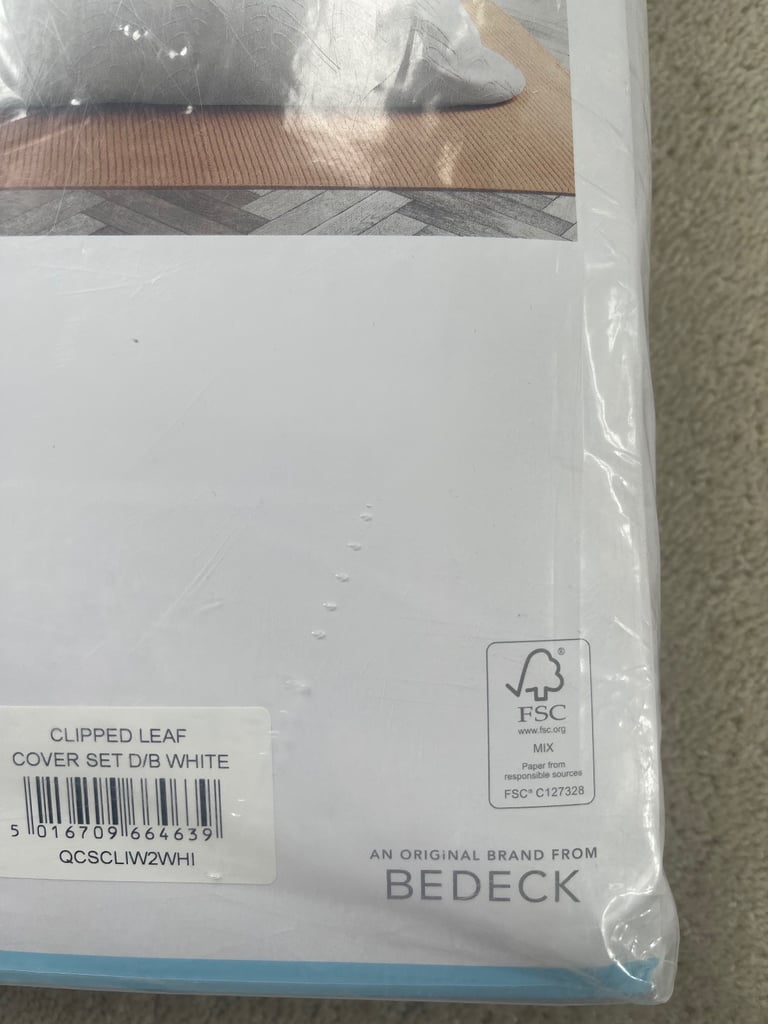 Bedeck white Clipped Leaf double duvet cover set. New