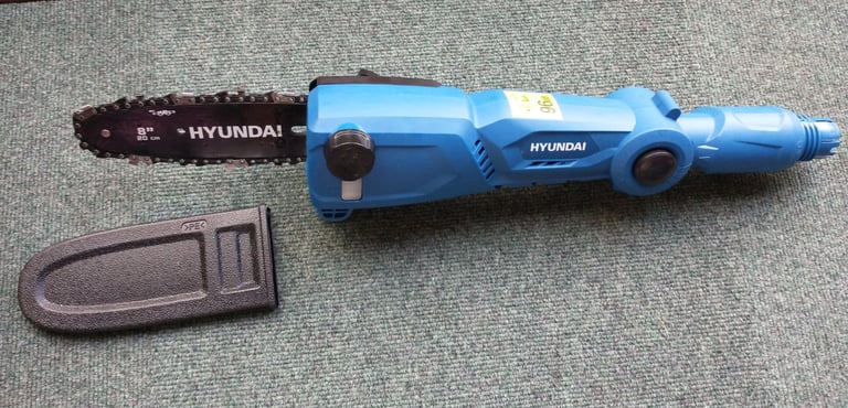 Hyundai Battery powered extendable pole chainsaw 