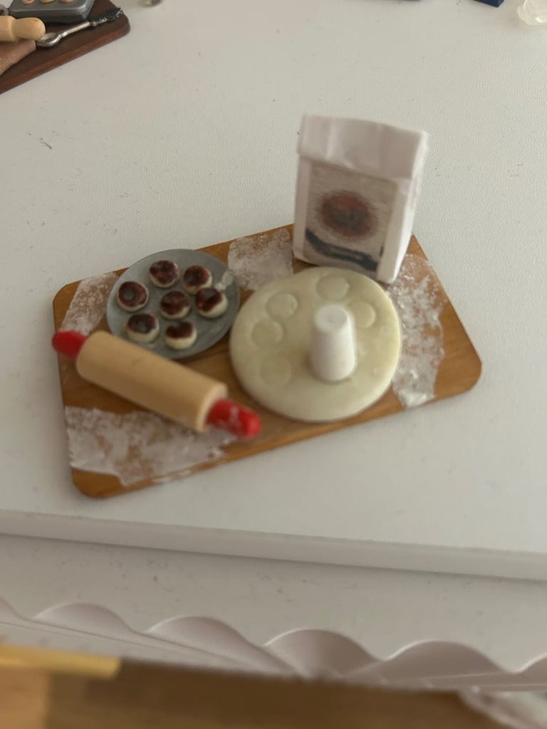 Dolls house 1:12 kitchen stuff 