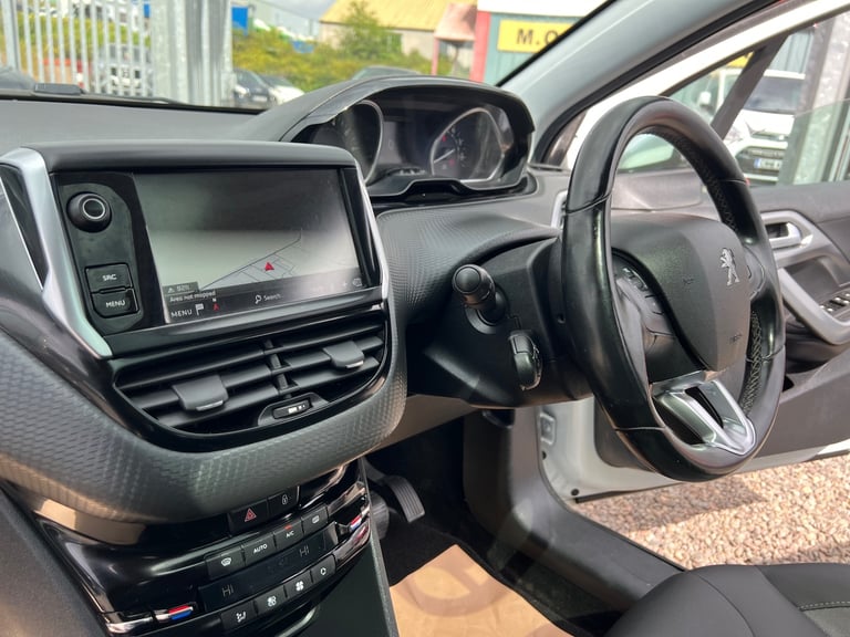 2018 68 PEUGEOT 2008 1.2 PURETECH ALLURE PREMIUM 5DR ONLY 33,000 MILES F/S/H