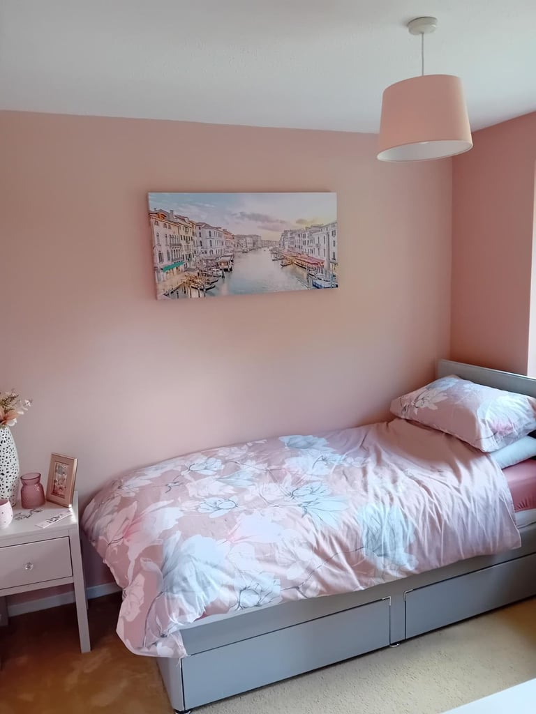 Weeknight Room in South Milton Keynes