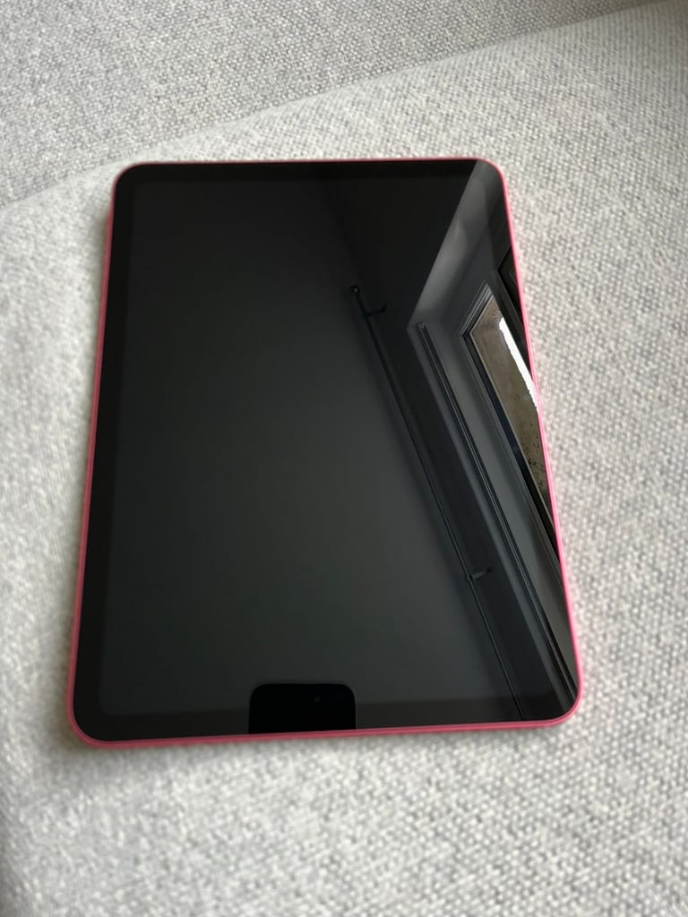 New condition Ipad 2025 A16 11th gen Pink. Apple Warranty until August 2026 Battery health 100%